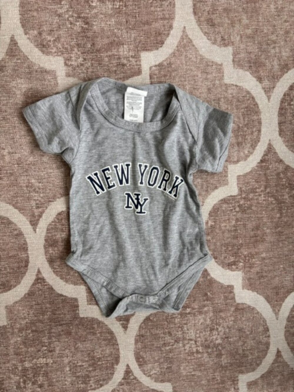 18mos: NY Yankees Onesie in grey